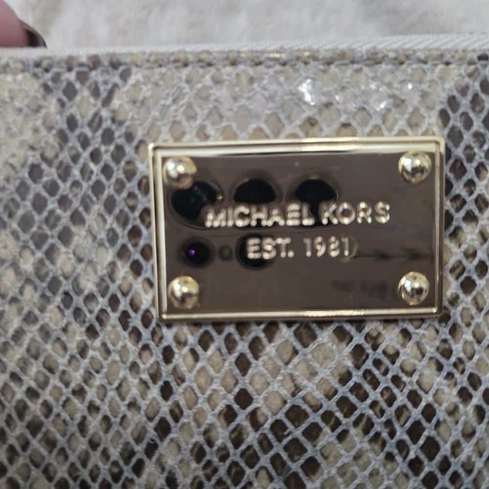 MICHAEL Michael Kors Cream and Gray Wallet with Signature Metal Nameplate